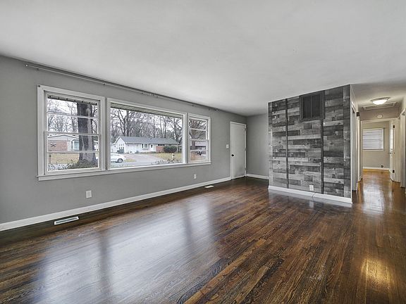 3rd image of 1321 Lynhurst Dr
