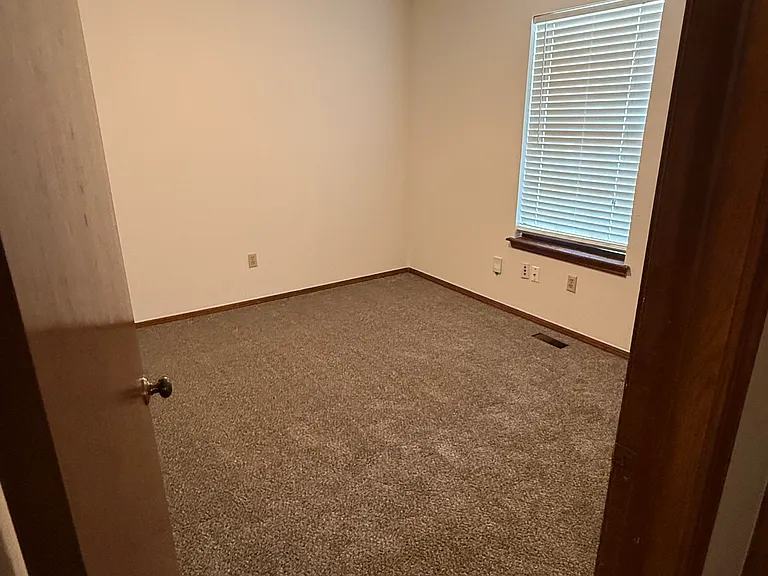 1528 Simon Ave — Photo 18