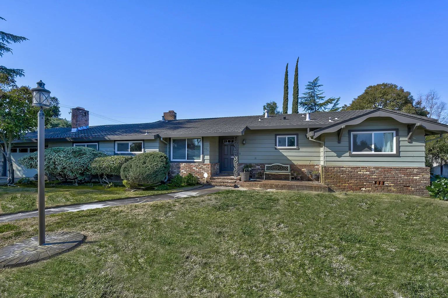 621 Ridge Way photo 1