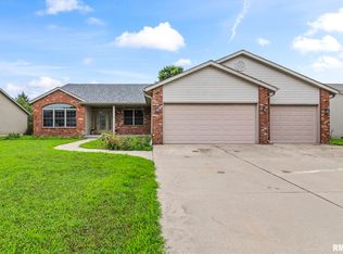 1408 Sequoia Dr, Chatham, IL 62629
