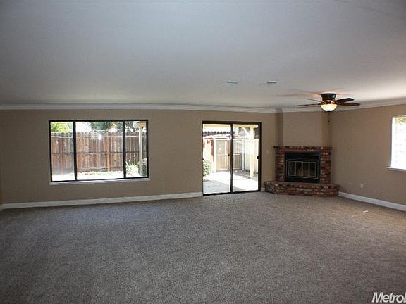 4th image of 885 Cloverland Way