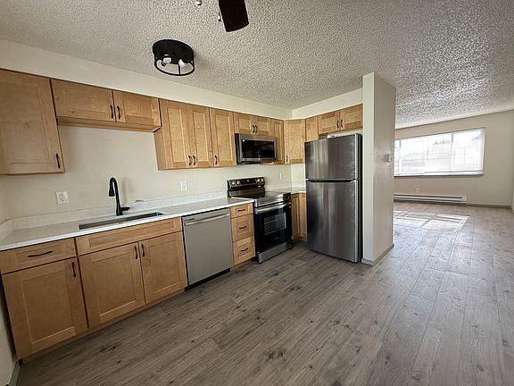 5th image of 402 Pleasant Ave #A