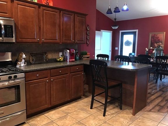 4th image of 215 Spenser Ln