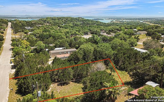 4th image of 1764 Live Oak Dr