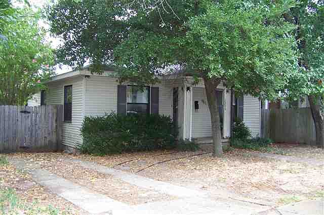2nd image of 2204 Locust St