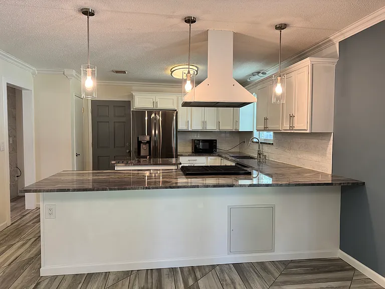 8108 Ridgefield Rd — Photo 2