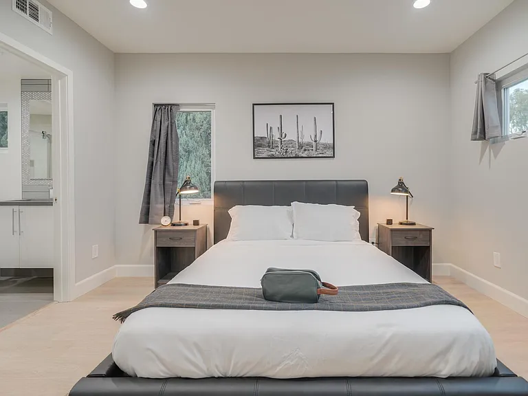 853 1/2 N McCadden Pl — Photo 12
