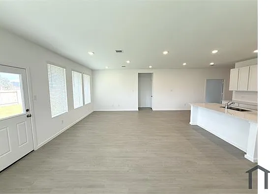 423 Amy St — Photo 28