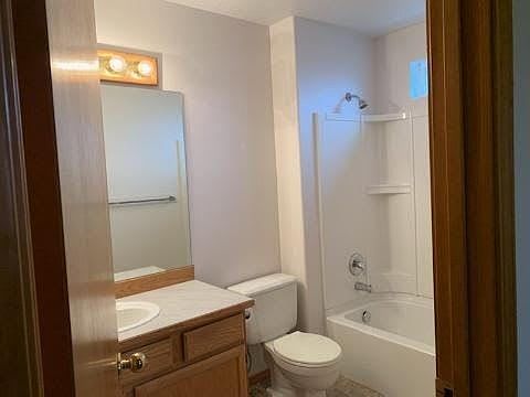 5th image of 1301 E Singing Hills Dr