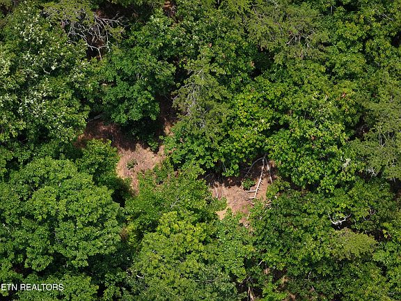 4th image of 550 Middle Creek Rd
