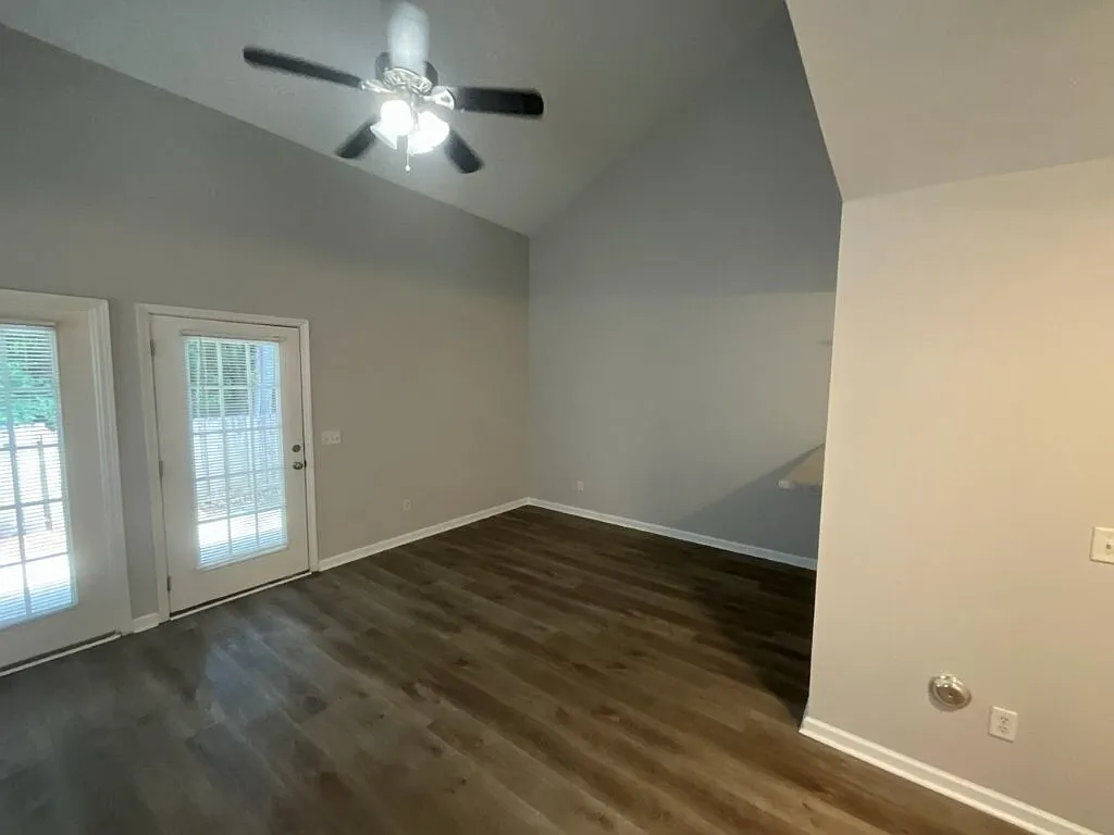 3 bed, 2.0 bath, 1254 sqft, $1,800 — Photo 4