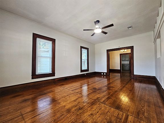 3rd image of 305 W Sabine St