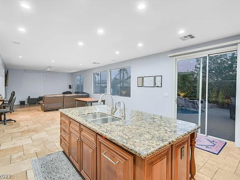 11077 Turlington Ln — Photo 4