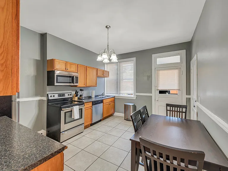 2107 Russell Blvd #2E — Photo 9