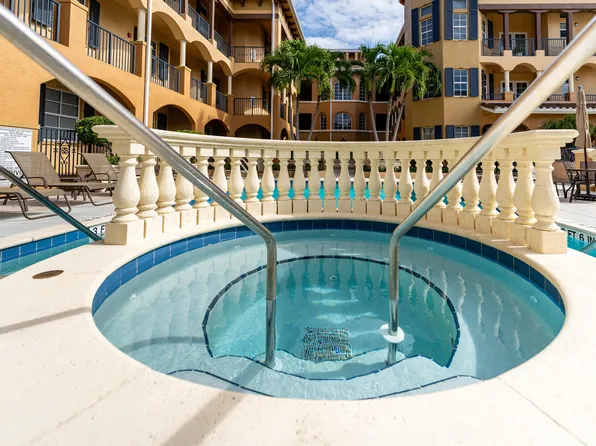 20 Orange Ave 9, Fort Pierce, FL 34950