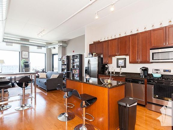 2nd image of 740 W Fulton St APT 1212A
