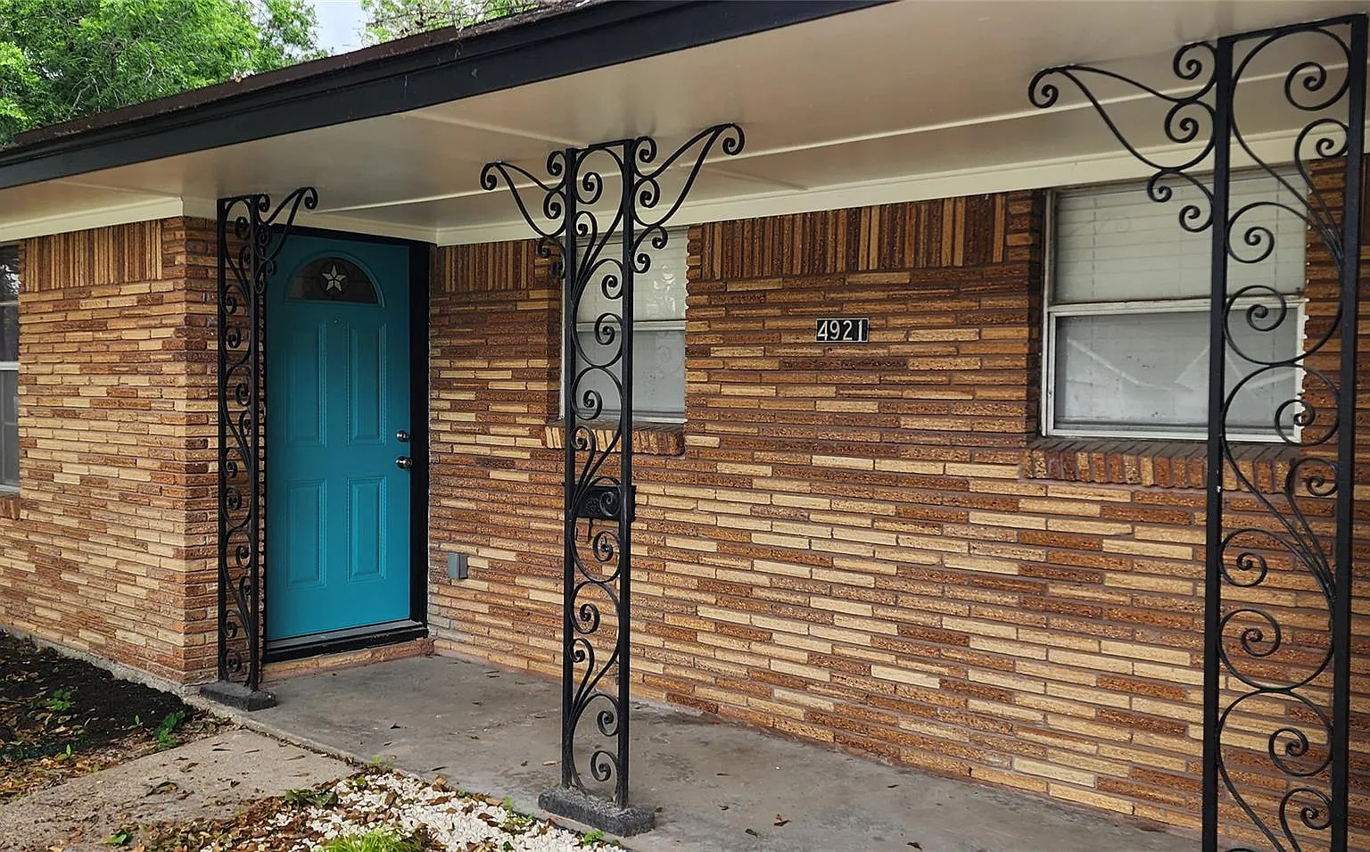2 bed, 1.0 bath, 1036 sqft, $1,950 — Photo 1