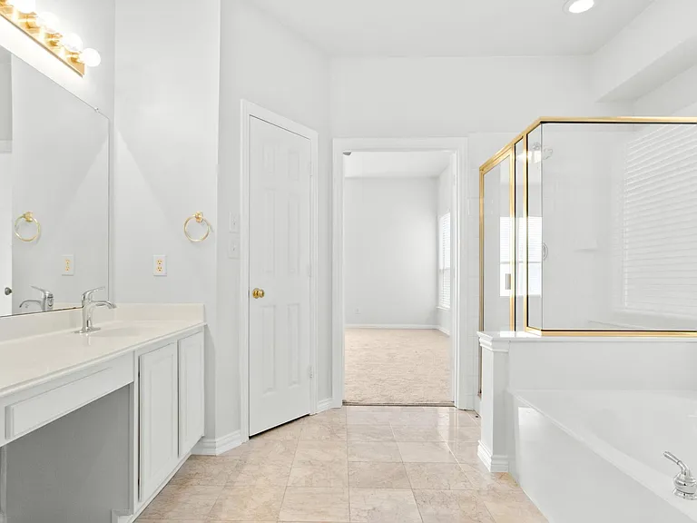 3131 Atrium Dr — Photo 3