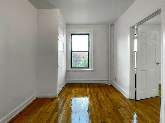 4th image of 19-06 Ditmars Blvd #23