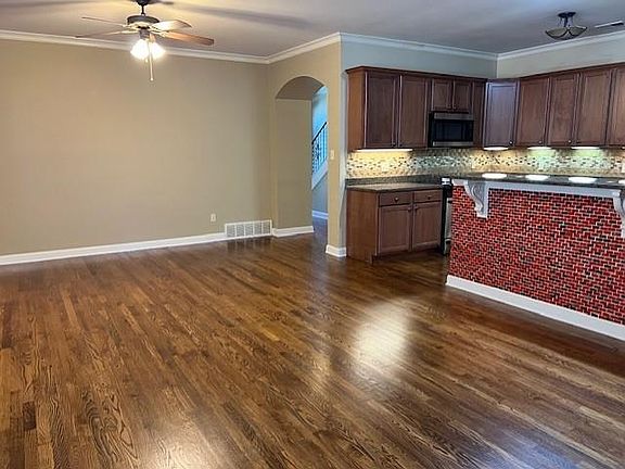 4th image of 831 Park Side Ln