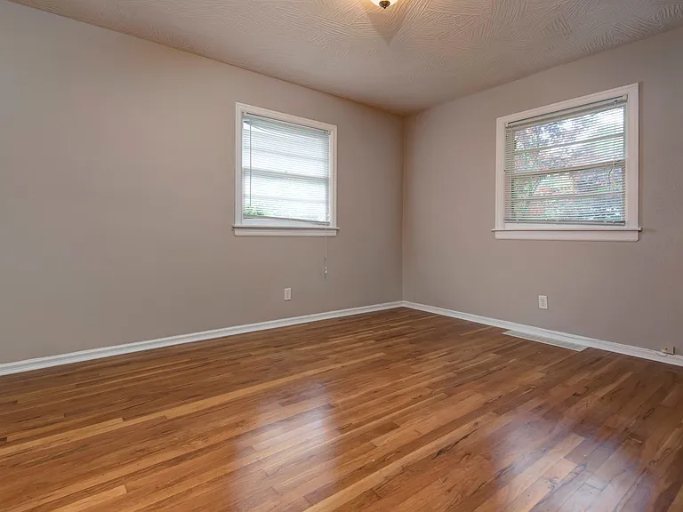 828 S Rogers Ave — Photo 8