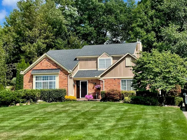 427 Rosario Ln, White Lake, MI 48386