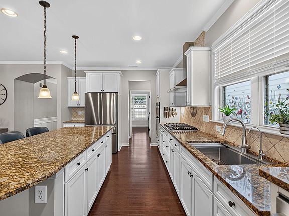 5th image of 2604 Bloomsbury Manor Dr