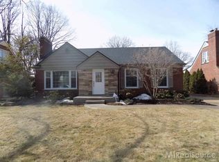 275 Lothrop Rd, Grosse Pointe Farms, MI 48236