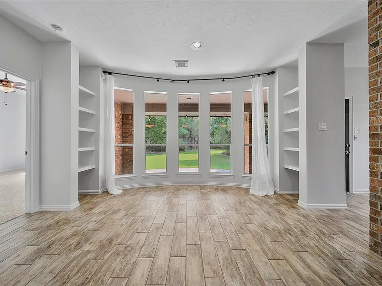 14 Beauty Bower Pl — Photo 15