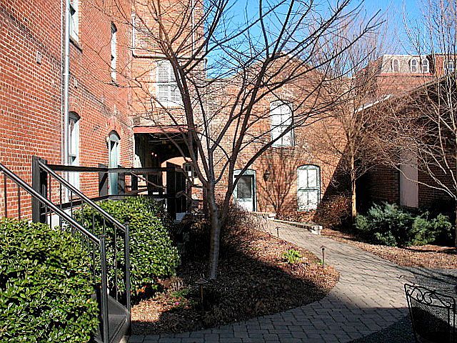 1st image of 522 Bridge St APT 1J