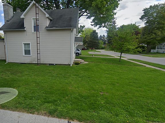 large side and back yard