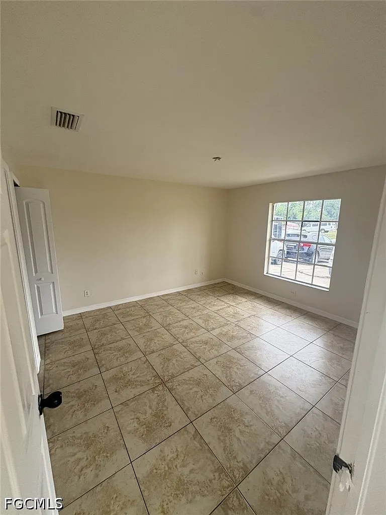 2 bed, 1.0 bath, 1126 sqft, $1,300 — Photo 4