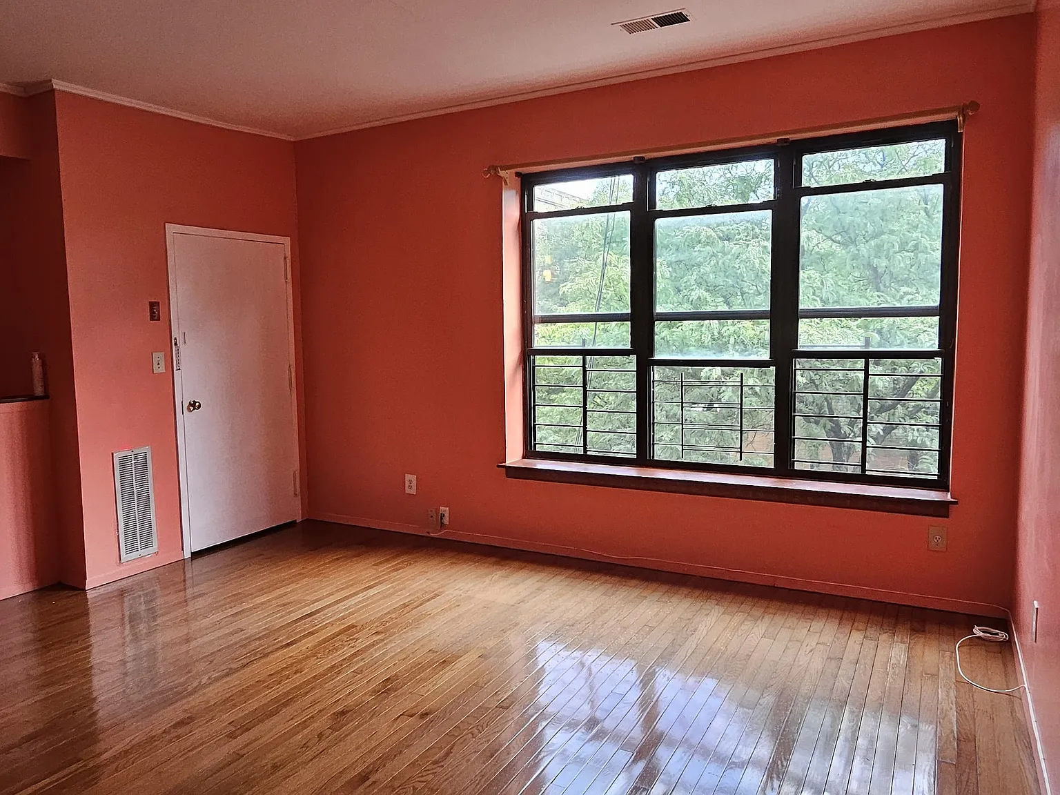 2 bed, 1000 sqft, $2,700 — Photo 2
