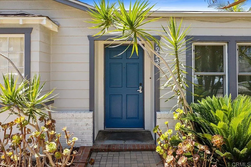 3 bed, 1275 sqft, $5,900 — Photo 1