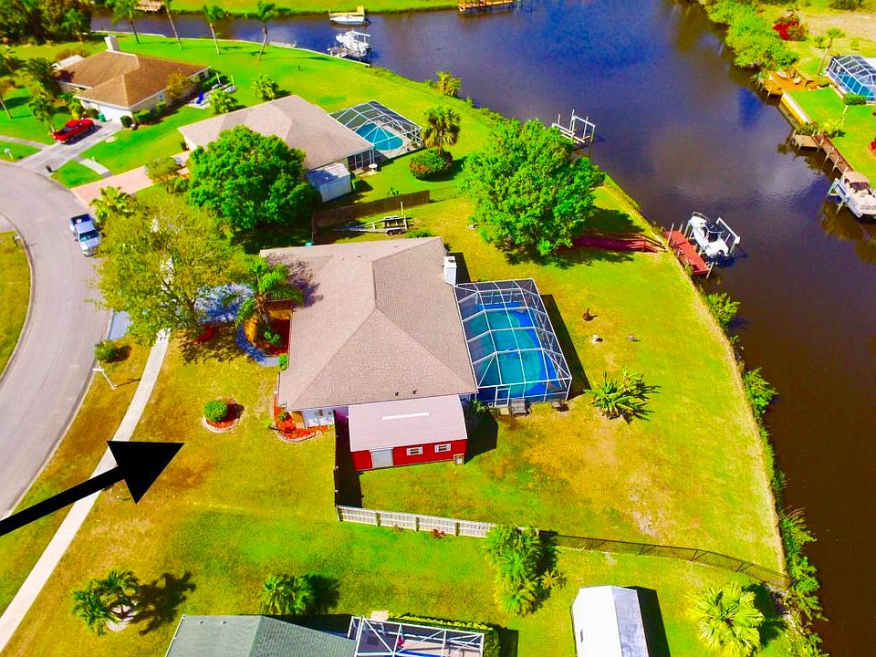 1st image of 398 NE Camelot Dr