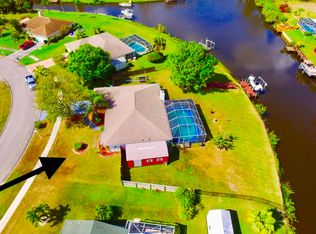398 NE Camelot Dr, Port Saint Lucie, FL 34983