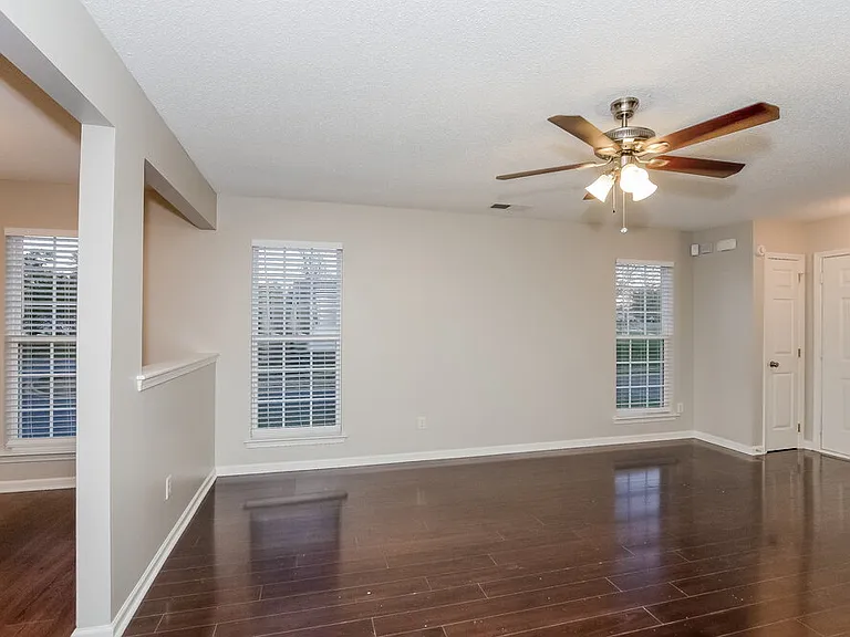 1002 Great Falls Dr — Photo 6