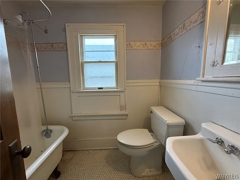 733 Lasalle Ave — Photo 8