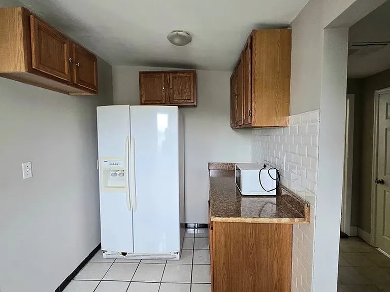 809 Eastern Ave — Photo 4