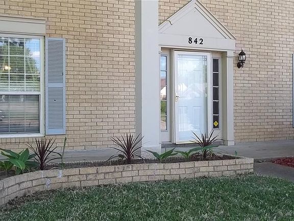 2nd image of 842 Nora Ln