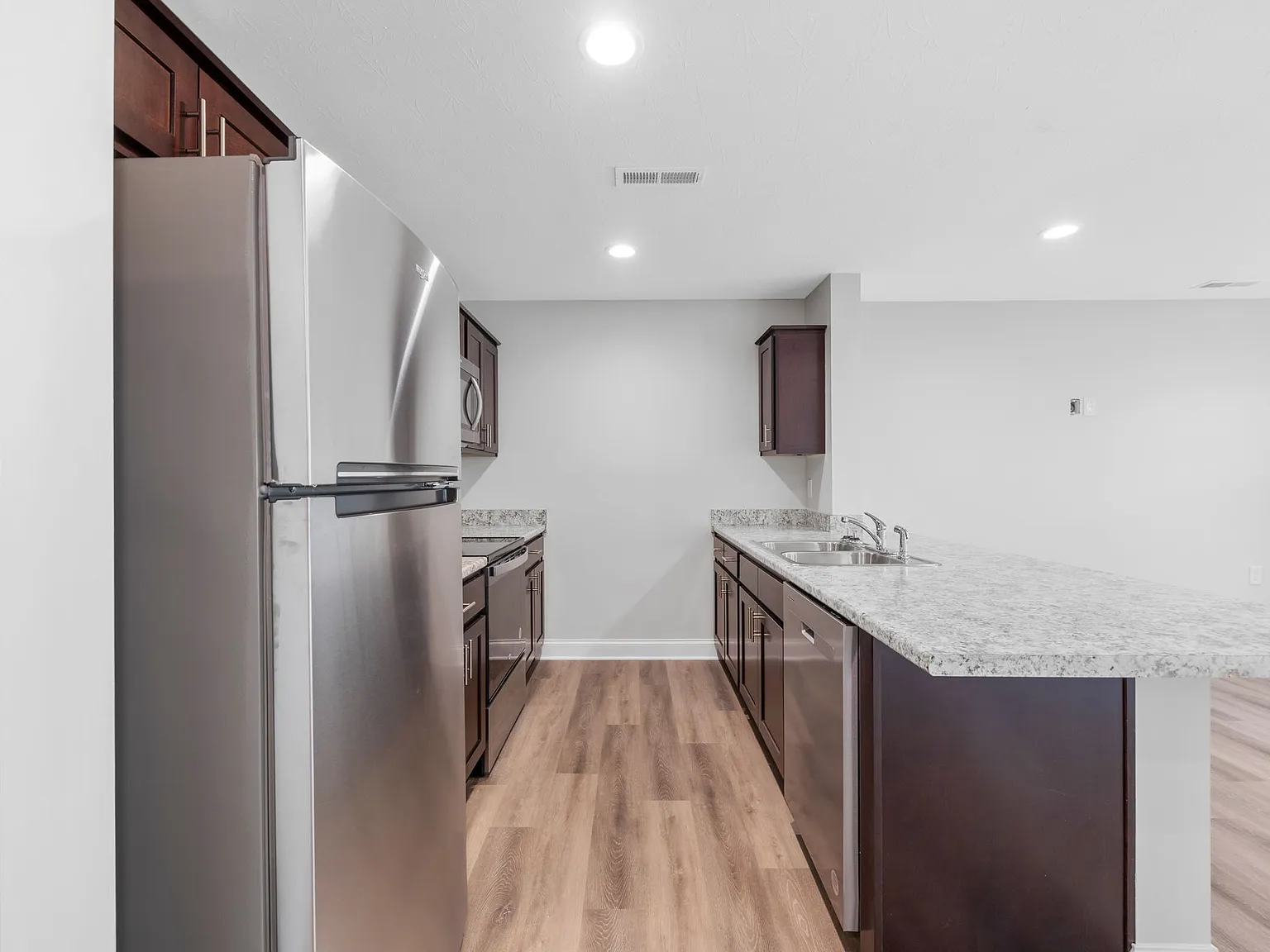 2 bed, 2.5 bath, 1200 sqft, $1,250 — Photo 4
