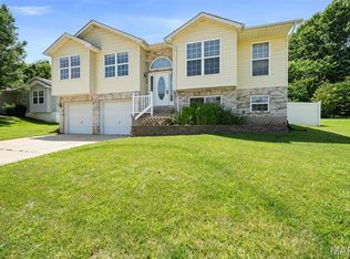 2325 Arkansas Dr, High Ridge, MO 63049