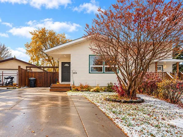 203 E Cochrane Cres, Wood Buffalo, AB T9K 1H1