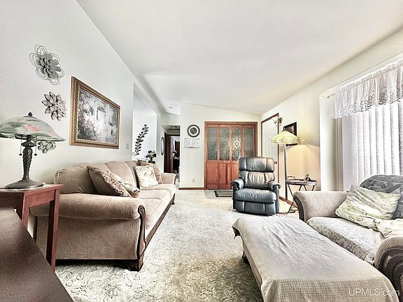 4th image of 857 Colleen Circle Dr