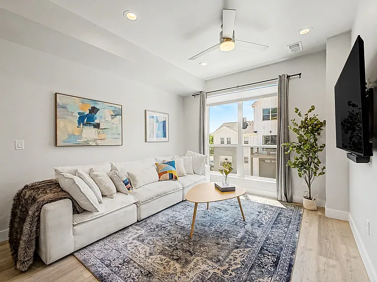 3437 W 63rd Pl — Photo 2