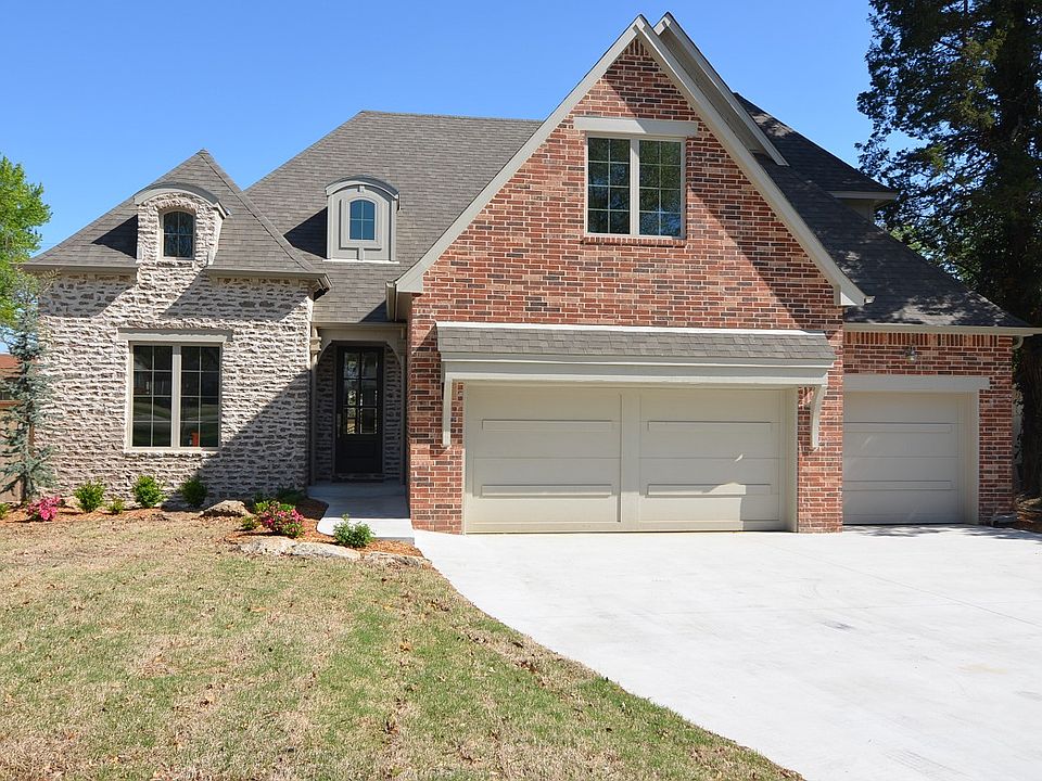 3,265 sq ft, 4 beds,3 1/2 bath, 3 car