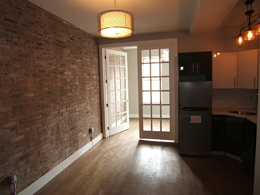 Rented by Joel Weisz, LREB | media 23