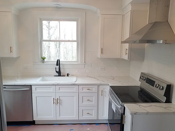 modern kitchen w high end appliances