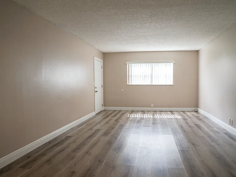 4280 Woodside Dr #12 — Photo 4