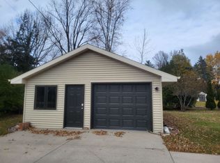 W6606 Greenville Dr, Greenville, WI 54942